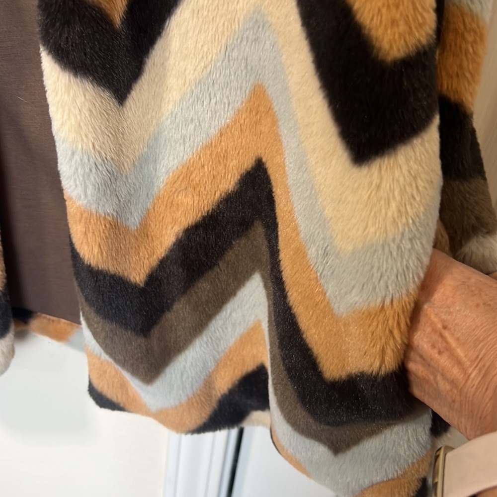 Cozy, Fun, Retro, Multicolored Zig Zag Chevron Fa… - image 3